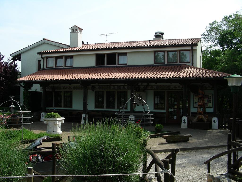 Agriturismo Mezzaluna Malchina Bagian luar foto