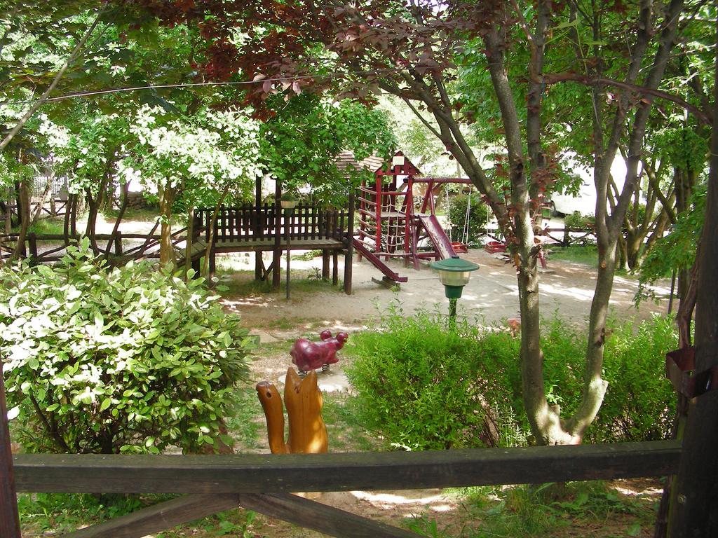 Agriturismo Mezzaluna Malchina Bagian luar foto