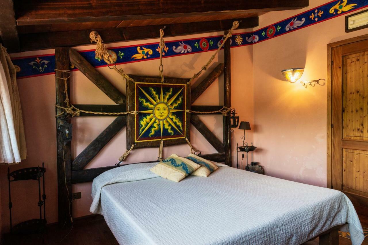 Agriturismo Mezzaluna Malchina Bagian luar foto