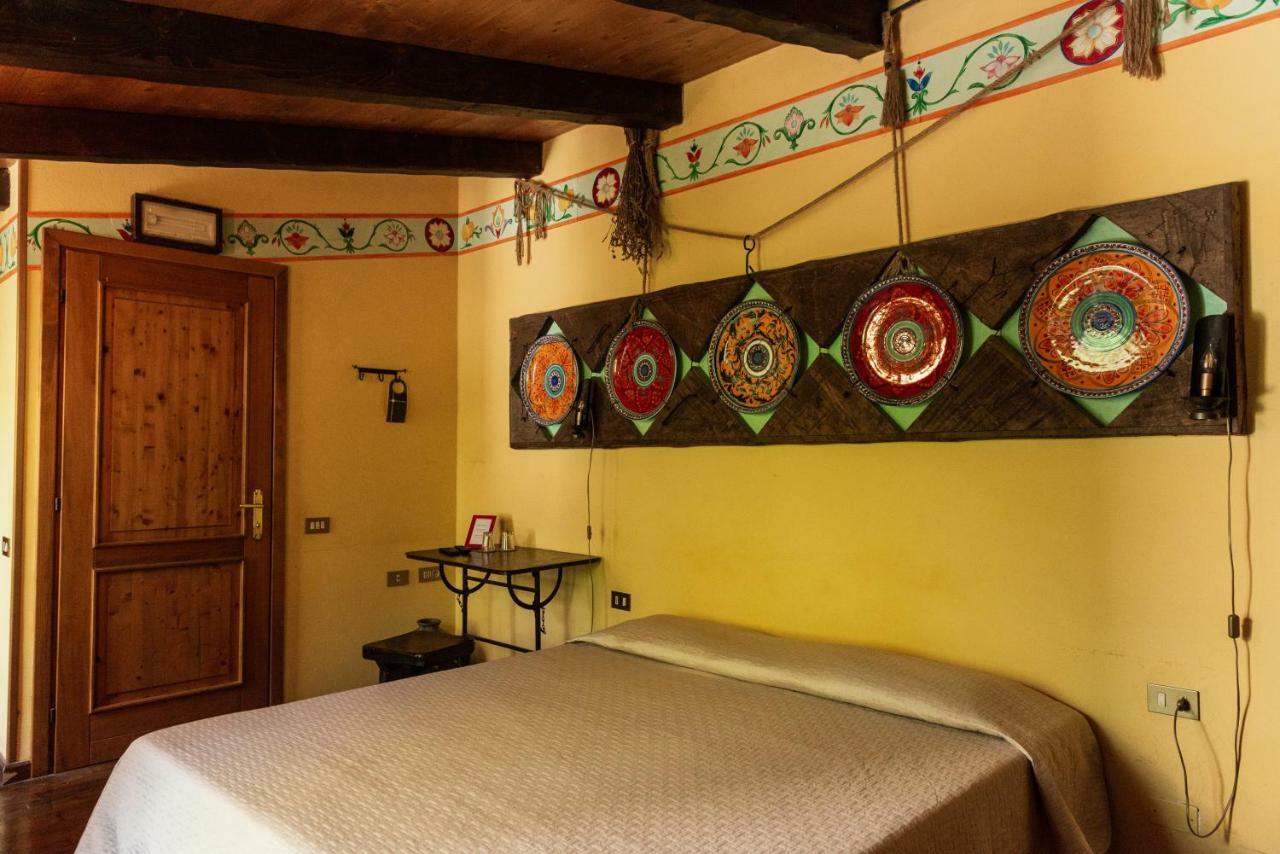 Agriturismo Mezzaluna Malchina Bagian luar foto